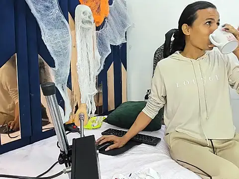 Snapshot of Aisha_hotts777 chatting on October 2025 04:58:01 AM Aisha hotts777 online show from October 2025 04:58:01 AM