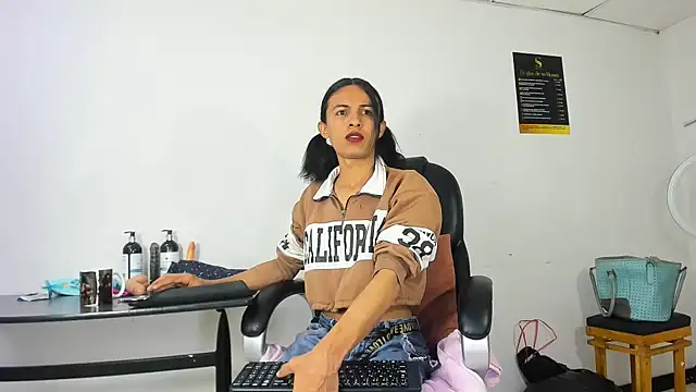 Snapshot of Aisha_hotts777 chatting on November 2025 04:03:02 AM Aisha hotts777 online show from November 2025 04:03:02 AM