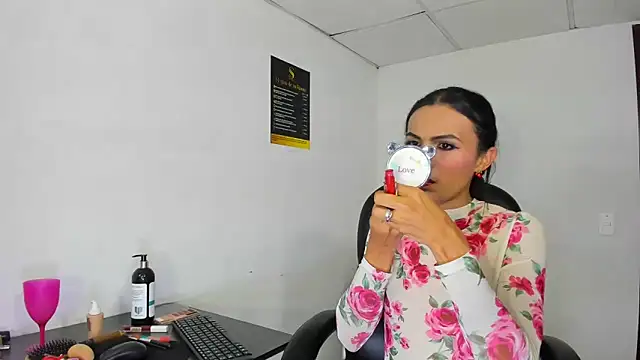 Snapshot of Aisha_hotts777 chatting on December 2025 04:14:01 PM Aisha hotts777 online show from December 2025 04:14:01 PM