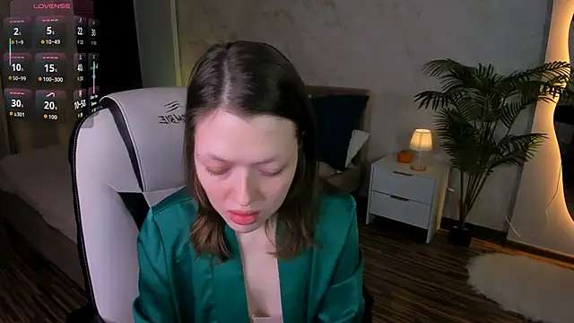 Snapshot of Lunar_Lily chatting on November 2025 05:40:02 AM Lunar Lily online show from November 2025 05:40:02 AM