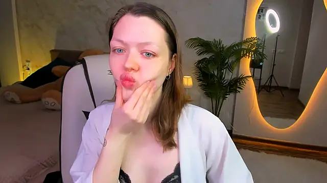 Snapshot of Lunar_Lily chatting on December 2025 05:34:01 AM Lunar Lily online show from December 2025 05:34:01 AM