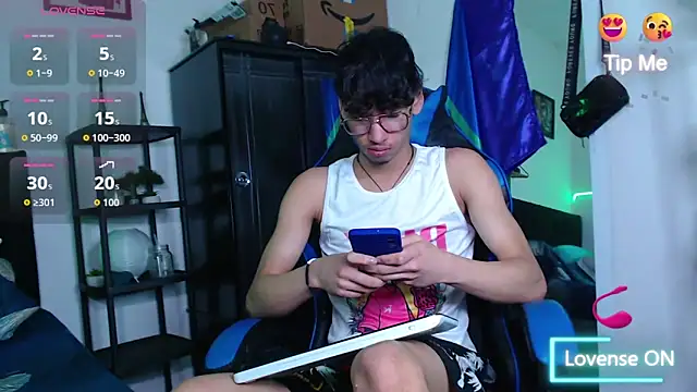 Snapshot of Gael_Jones chatting on October 2025 02:28:02 AM Gael Jones online show from October 2025 02:28:02 AM