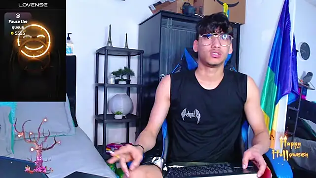 Snapshot of Gael_Jones chatting on October 2025 01:43:02 PM Gael Jones online show from October 2025 01:43:02 PM