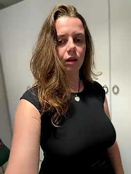 Snapshot of TenderLaGlamor chatting on September 2025 09:06:02 PM TenderLaGlamor online show from September 2025 09:06:02 PM