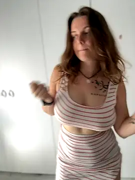 Snapshot of TenderLaGlamor chatting on September 2025 10:18:02 AM TenderLaGlamor online show from September 2025 10:18:02 AM