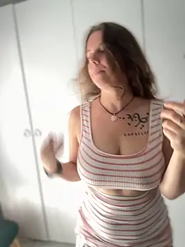 Snapshot of TenderLaGlamor chatting on October 2025 10:10:02 AM TenderLaGlamor online show from October 2025 10:10:02 AM