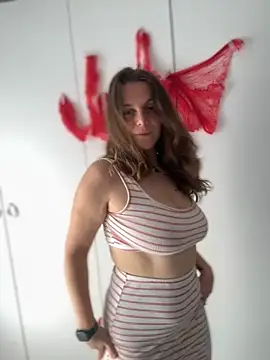 Snapshot of TenderLaGlamor chatting on October 2025 09:34:02 AM TenderLaGlamor online show from October 2025 09:34:02 AM