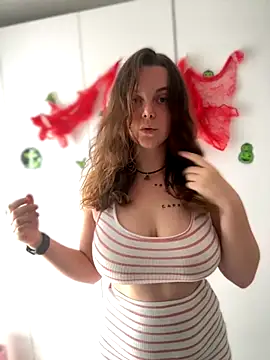 Snapshot of TenderLaGlamor chatting on October 2025 10:58:02 AM TenderLaGlamor online show from October 2025 10:58:02 AM