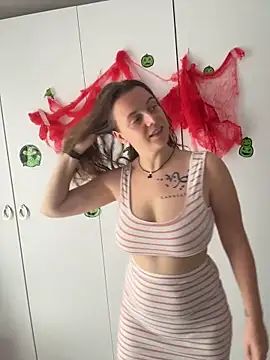 Snapshot of TenderLaGlamor chatting on October 2025 11:27:01 AM TenderLaGlamor online show from October 2025 11:27:01 AM