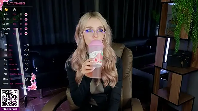 exxxcore  online show from November 2025 06:53:01 PM