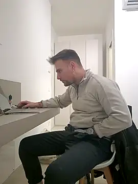 mrlyuis online show from December 2025 05:17:01 PM