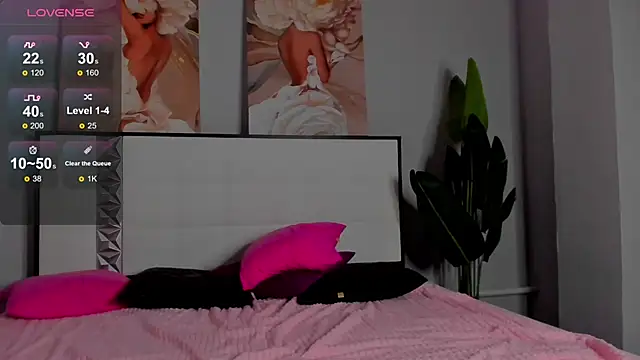 CloveDia online show from September 2025 08:52:01 AM