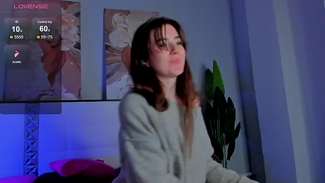 CloveDia online show from September 2025 07:52:02 PM