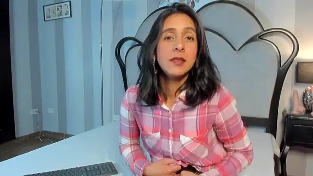 Snapshot of MiaAmore_ chatting on February 2026 07:32:02 PM MiaAmore online show from February 2026 07:32:02 PM