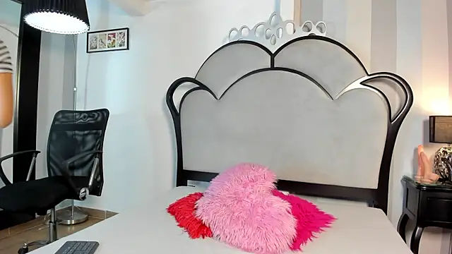 MiaAmore  online show from June 2026 06:01:02 PM