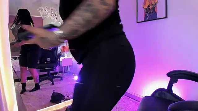 Snapshot of emy_williams chatting on October 2025 02:45:02 PM emy williams online show from October 2025 02:45:02 PM