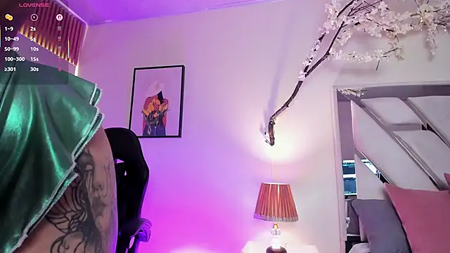 Snapshot of emy_williams chatting on November 2025 08:07:02 PM emy williams online show from November 2025 08:07:02 PM