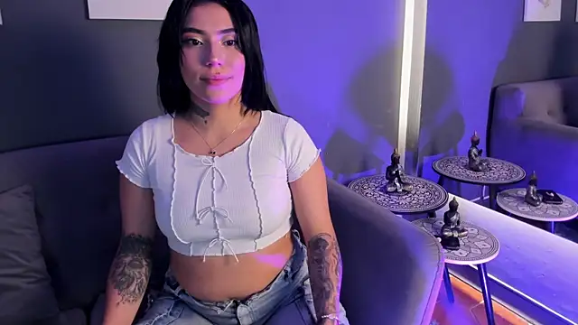 Snapshot of emy_williams chatting on January 2026 01:49:01 PM emy williams online show from January 2026 01:49:01 PM