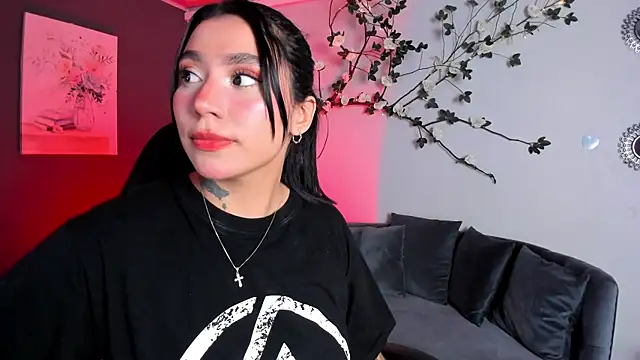 Snapshot of emy_williams chatting on May 2026 07:09:01 PM emy williams online show from May 2026 07:09:01 PM