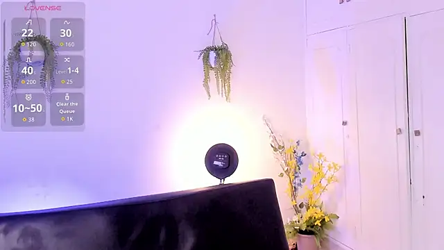 zarek lux online show from May 2026 05:19:01 PM
