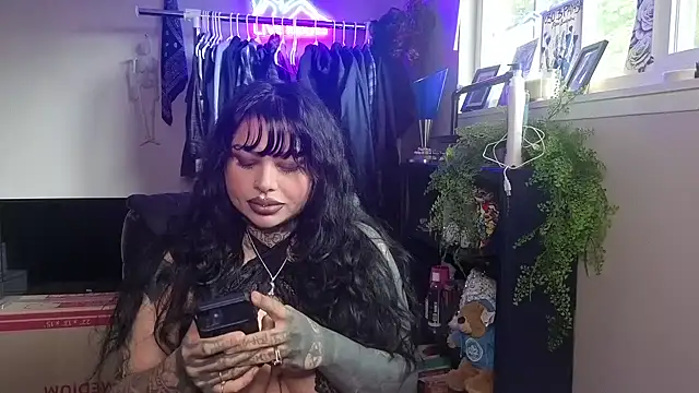 chicanachic13 online show from May 2026 09:35:02 PM