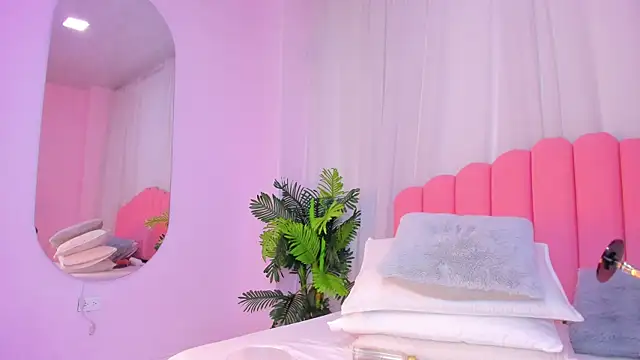 Snapshot of lia_queen18 chatting on November 2025 11:22:01 AM lia queen18 online show from November 2025 11:22:01 AM