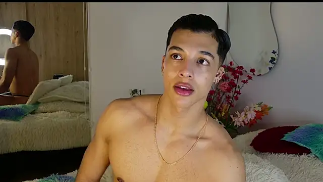 Snapshot of Troye_Williams chatting on July 2026 12:04:01 AM Troye Williams online show from July 2026 12:04:01 AM