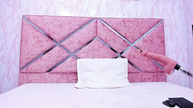 Snapshot of HOT_EMIILY_ chatting on October 2025 11:44:02 AM HOT EMIILY online show from October 2025 11:44:02 AM