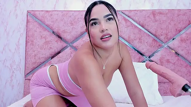 Snapshot of HOT_EMIILY_ chatting on October 2025 11:32:02 AM HOT EMIILY online show from October 2025 11:32:02 AM