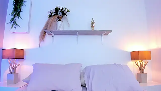 LuciaBenett  online show from September 2025 07:25:01 PM