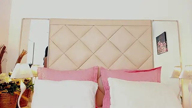 Snapshot of LuciaBenett_ chatting on January 2026 07:17:01 PM LuciaBenett online show from January 2026 07:17:01 PM