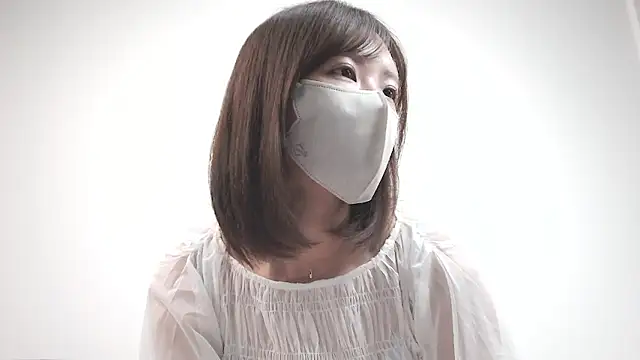 Snapshot of Minami_jjj chatting on October 2025 12:52:01 AM Minami jjj online show from October 2025 12:52:01 AM