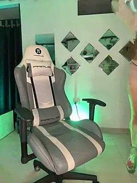 Snapshot of Bella-kim- chatting on March 2026 03:23:01 AM Bella-kim- online show from March 2026 03:23:01 AM