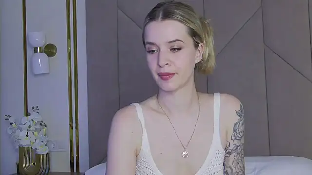 Snapshot of Touch_me chatting on October 2025 04:27:01 PM Touch me online show from October 2025 04:27:01 PM