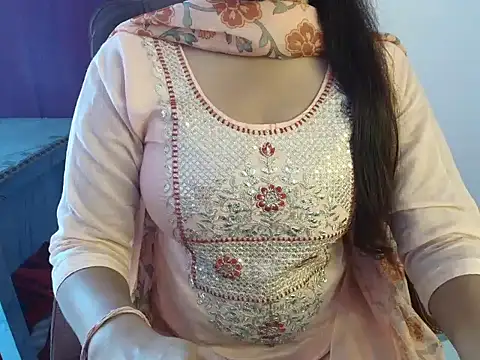 Snapshot of QUEEN_SUKU chatting on September 2025 04:57:01 AM QUEEN SUKU online show from September 2025 04:57:01 AM