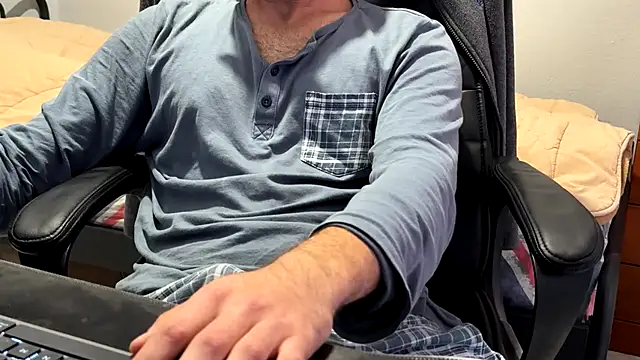 Snapshot of Uncutboy24 chatting on October 2025 09:35:02 AM Uncutboy24 online show from October 2025 09:35:02 AM