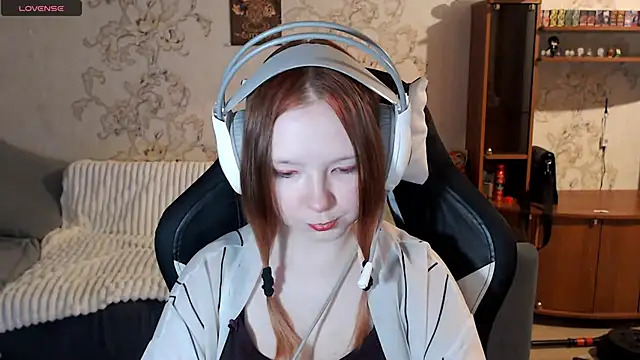 PansyBorriello online show from October 2025 04:15:02 PM