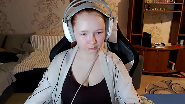 PansyBorriello online show from October 2025 04:09:01 PM