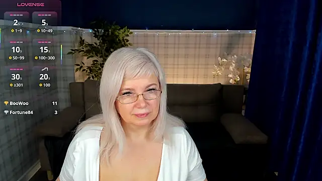 Snapshot of Hella_Fabel chatting on March 2026 01:21:02 AM Hella Fabel online show from March 2026 01:21:02 AM