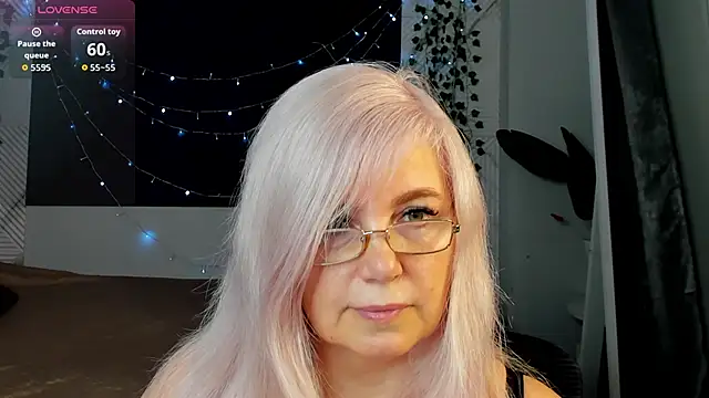 Hella Fabel online show from May 2026 01:11:01 AM