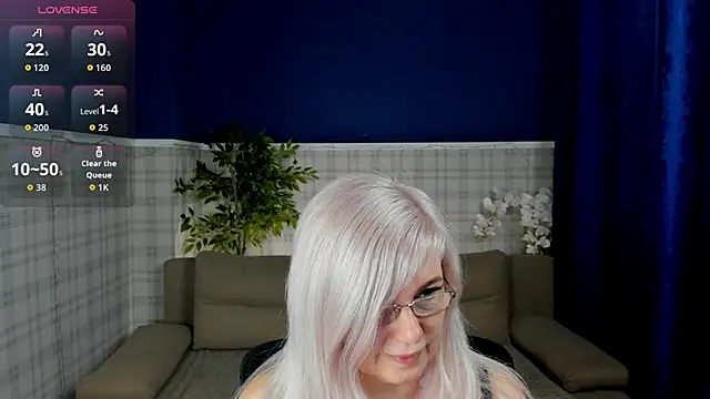 Hella Fabel online show from May 2026 01:11:01 AM