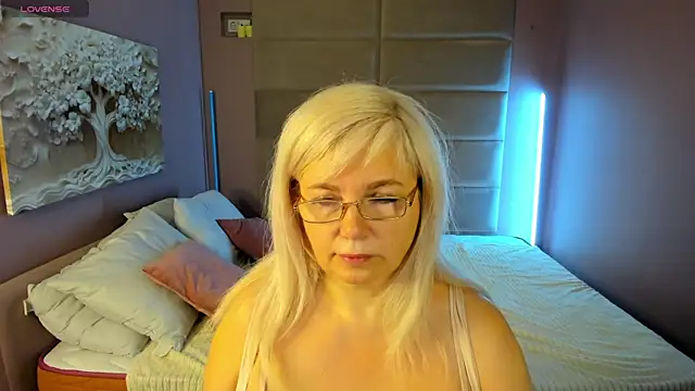 Hella Fabel online show from May 2026 01:10:02 AM