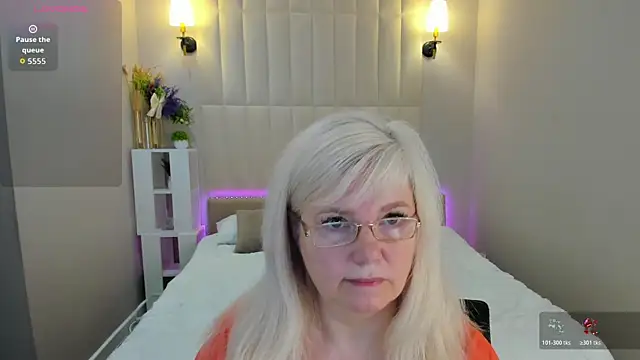 Hella Fabel online show from June 2026 01:05:01 AM