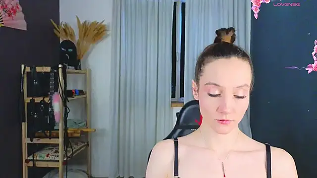 laracroftmansion online show from May 2026 03:28:02 PM