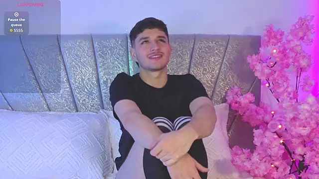 LiamMuller online show from April 2026 04:20:02 PM