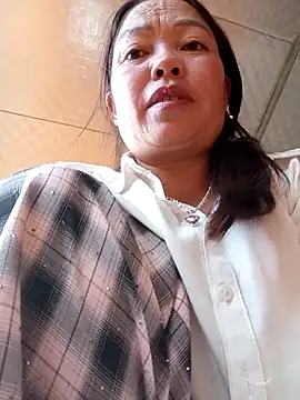 Snapshot of _Helala_ chatting on October 2025 04:20:02 AM Helala online show from October 2025 04:20:02 AM