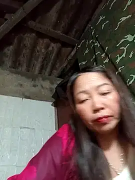 Snapshot of _Helala_ chatting on November 2025 11:32:01 AM Helala online show from November 2025 11:32:01 AM