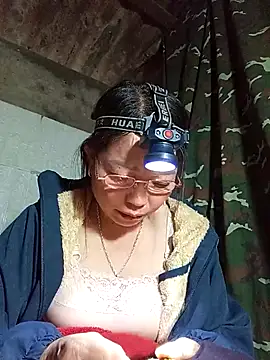 Snapshot of _Helala_ chatting on November 2025 08:36:02 AM Helala online show from November 2025 08:36:02 AM