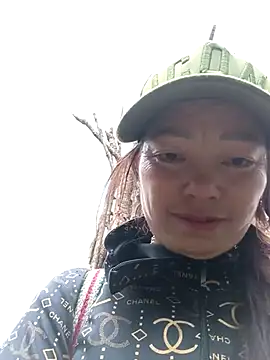 Snapshot of _Helala_ chatting on November 2025 05:05:01 AM Helala online show from November 2025 05:05:01 AM