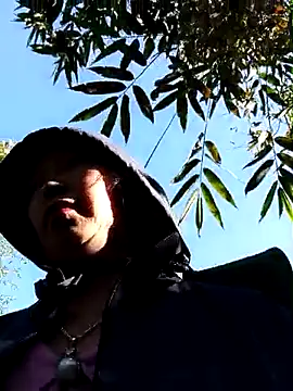 Snapshot of _Helala_ chatting on November 2025 07:45:01 AM Helala online show from November 2025 07:45:01 AM